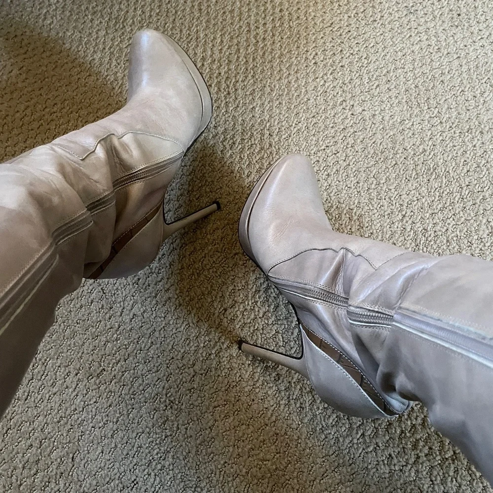 Sexy Lisa Pliner Taupe Knee High Leather Boots (8) - Picture 5 of 8